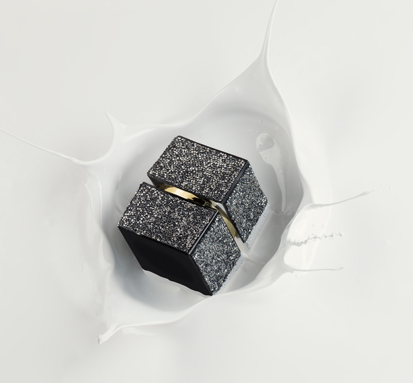 Photograph Matteo Rolfi Cosmetics Cell Line Splash on One Eyeland